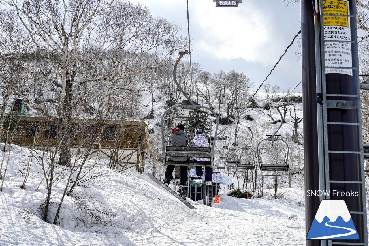 富良野スキー場 のんびりとした雰囲気漂う春のゲレンデ。そこに、サプライズゲスト・プロスキーヤー山木匡浩さん登場！